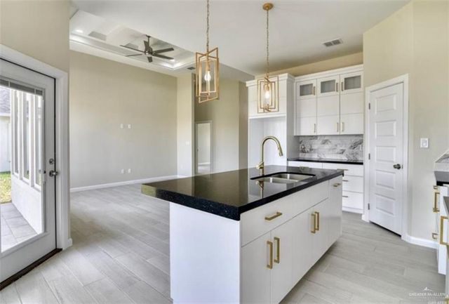 3100 E Zinnia Avenue, Alton, TX 78573