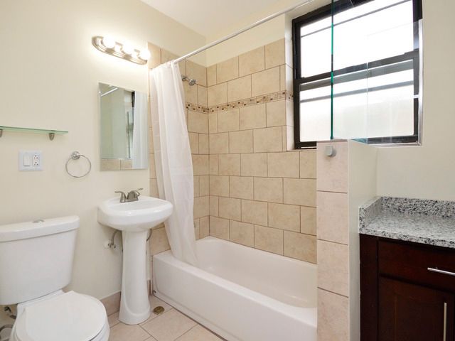 4206 N Pulaski Road 2W, Chicago, IL 60641