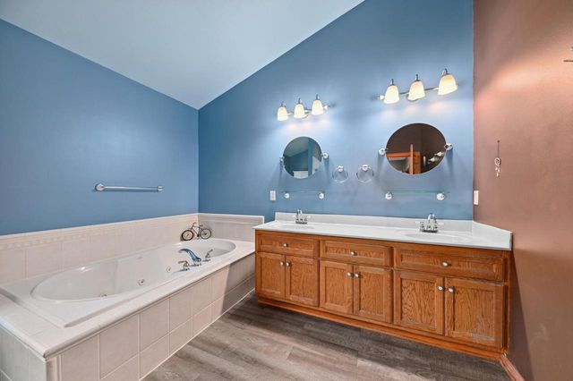 20750 Chadwick LANE, Brookfield, WI 53045