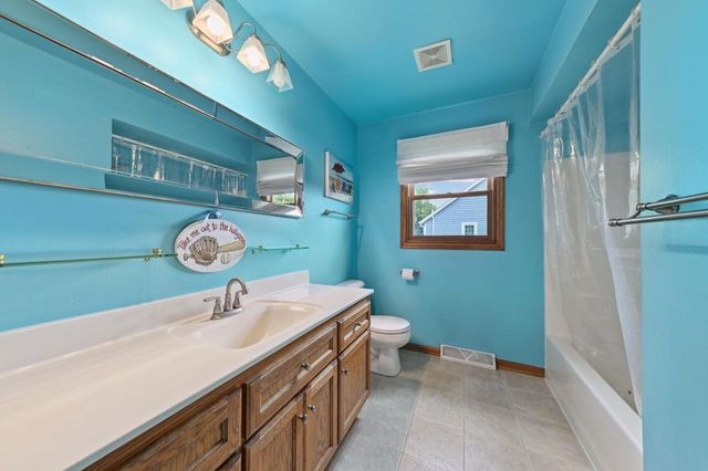 20750 Chadwick LANE, Brookfield, WI 53045