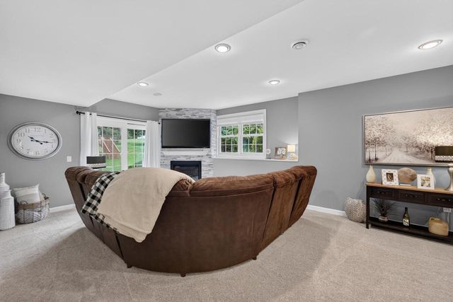 1604 Three Wood Drive, Mount Horeb, WI 53572