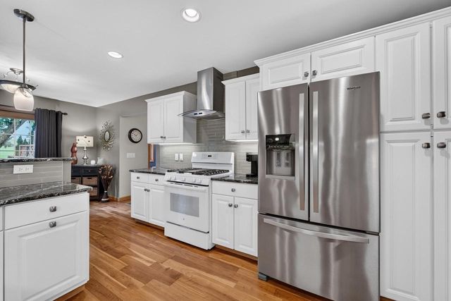 1604 Three Wood Drive, Mount Horeb, WI 53572