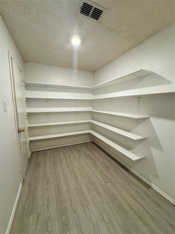 203 Kissimmee Drive, Arlington, TX 76002
