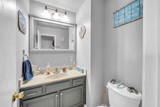 210 Hymer Dr, Sedgwick, KS 67135