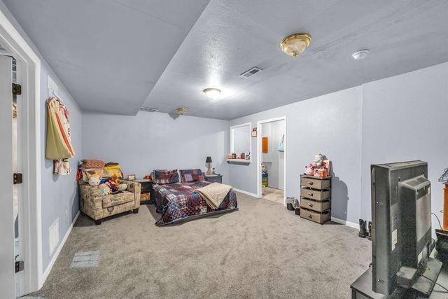 210 Hymer Dr, Sedgwick, KS 67135