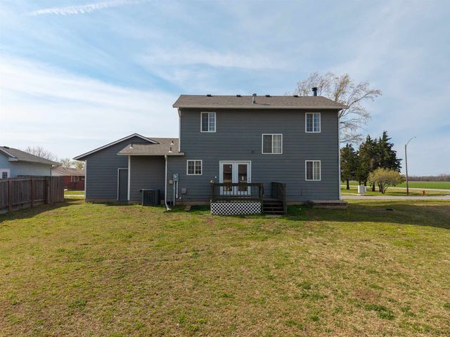 210 Hymer Dr, Sedgwick, KS 67135