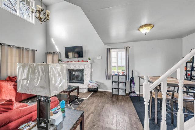 210 Hymer Dr, Sedgwick, KS 67135