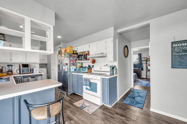 210 Hymer Dr, Sedgwick, KS 67135