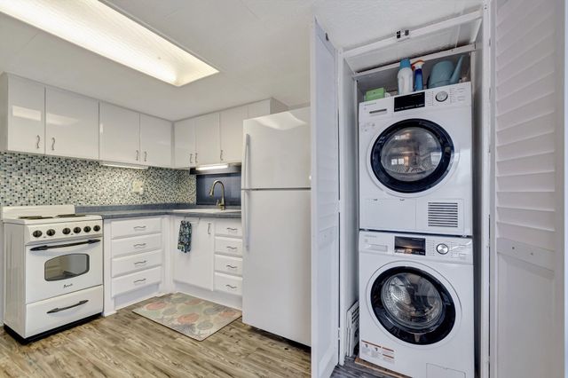 18 Juniper Drive J, Briny Breezes, FL 33435