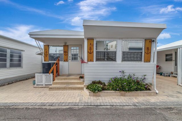 18 Juniper Drive J, Briny Breezes, FL 33435