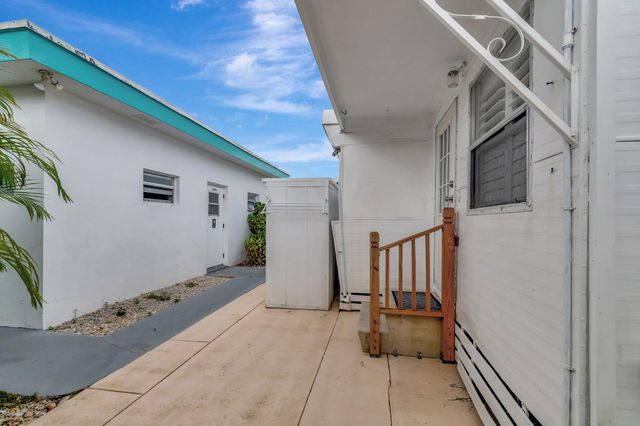 18 Juniper Drive J, Briny Breezes, FL 33435