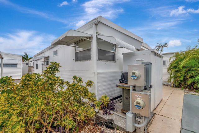 18 Juniper Drive J, Briny Breezes, FL 33435