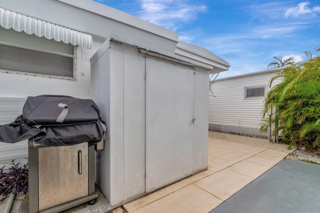 18 Juniper Drive J, Briny Breezes, FL 33435