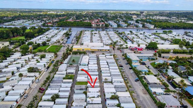 18 Juniper Drive J, Briny Breezes, FL 33435