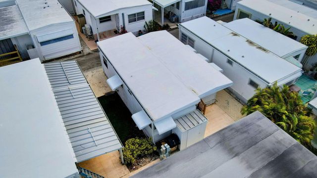 18 Juniper Drive J, Briny Breezes, FL 33435