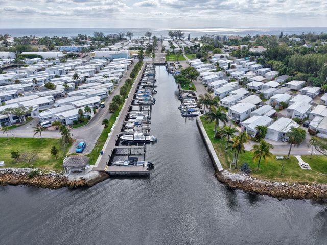 18 Juniper Drive J, Briny Breezes, FL 33435