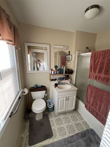 3216 SW 13th Street, Des Moines, IA 50315