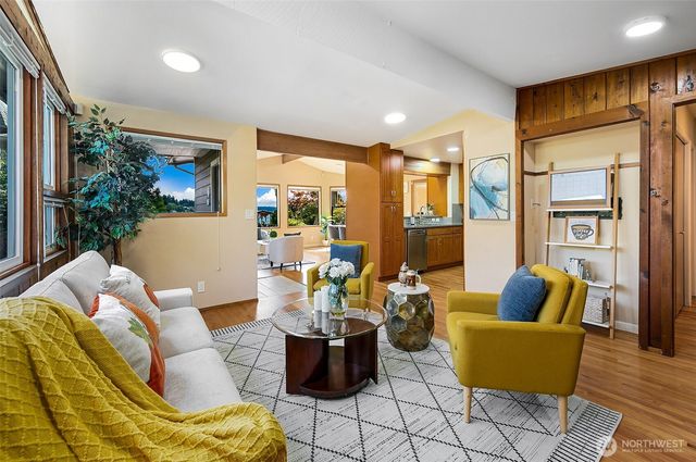 9003 NE Juanita Lane, Kirkland, WA 98034