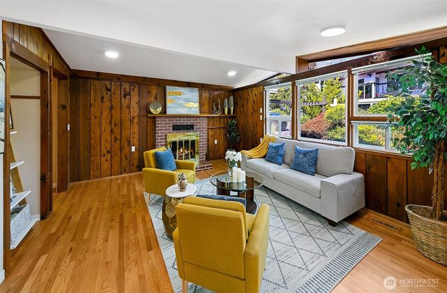 9003 NE Juanita Lane, Kirkland, WA 98034