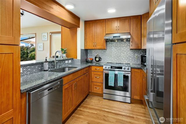 9003 NE Juanita Lane, Kirkland, WA 98034