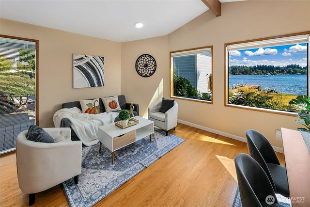 9003 NE Juanita Lane, Kirkland, WA 98034