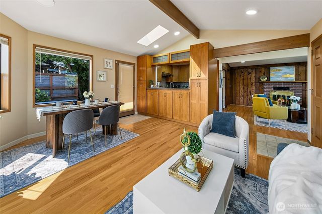 9003 NE Juanita Lane, Kirkland, WA 98034