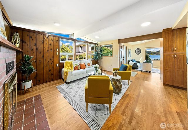 9003 NE Juanita Lane, Kirkland, WA 98034