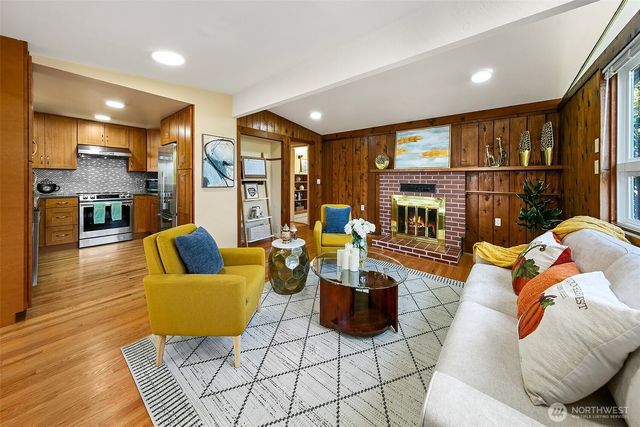 9003 NE Juanita Lane, Kirkland, WA 98034