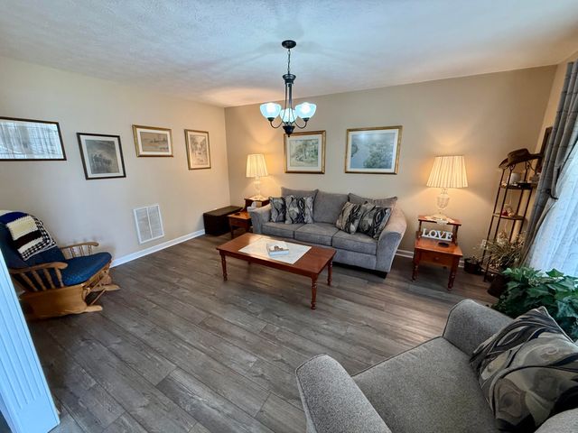 112 S Colonial Heights Drive, Georgetown, KY 40324