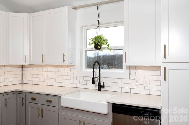 311 Hookers Gap Road, Candler, NC 28715