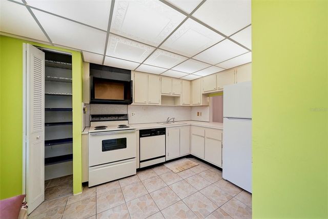6800 20TH AVENUE N 505, St Petersburg, FL 33710
