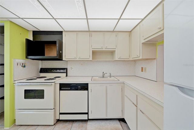 6800 20TH AVENUE N 505, St Petersburg, FL 33710