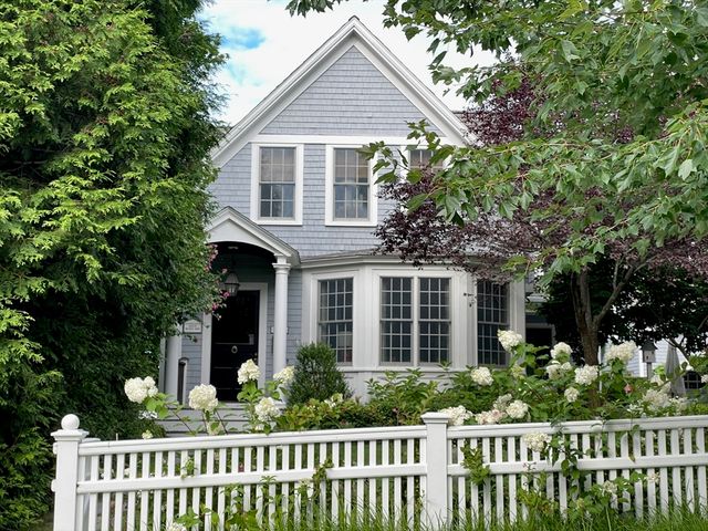 12 Lafayette Ave, Hingham, MA 02043