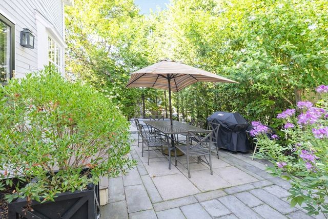 12 Lafayette Ave, Hingham, MA 02043