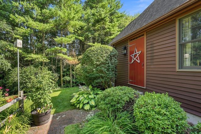 109 Lee St, West Boylston, MA 01583