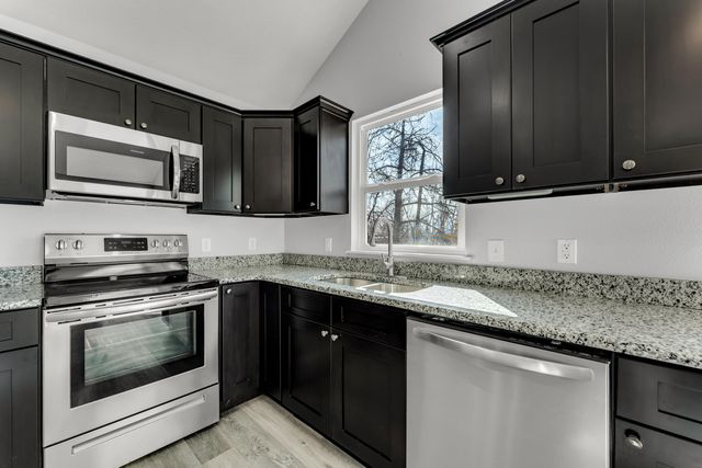 6005 Glenwood Drive, Merriam Woods, MO 65740