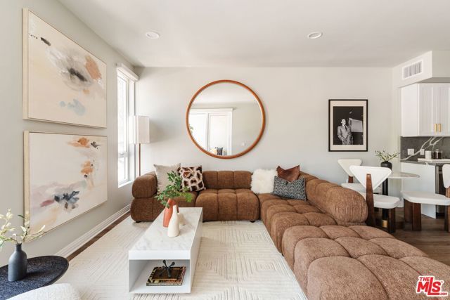 7428 Santa Monica Boulevard 202, West Hollywood, CA 90046