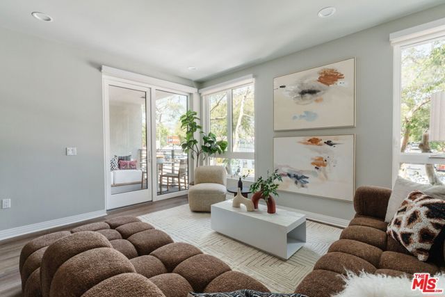 7428 Santa Monica Boulevard 202, West Hollywood, CA 90046