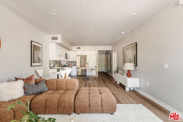 7428 Santa Monica Boulevard 202, West Hollywood, CA 90046