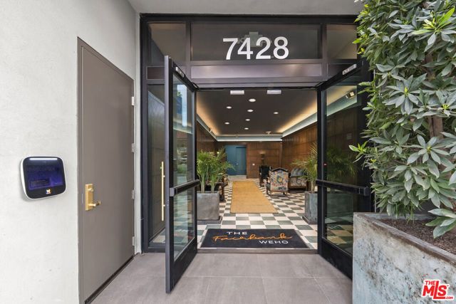 7428 Santa Monica Boulevard 202, West Hollywood, CA 90046