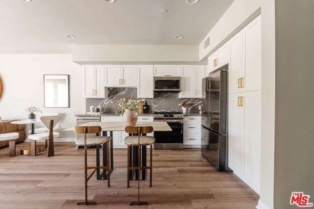 7428 Santa Monica Boulevard 202, West Hollywood, CA 90046
