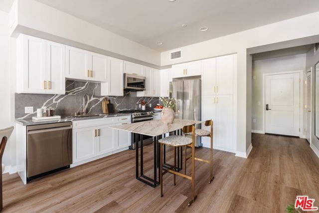 7428 Santa Monica Boulevard 202, West Hollywood, CA 90046