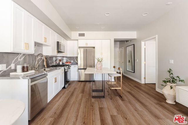 7428 Santa Monica Boulevard 202, West Hollywood, CA 90046