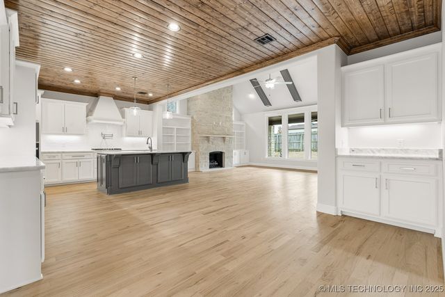 9208 E 62nd Court S, Tulsa, OK 74133