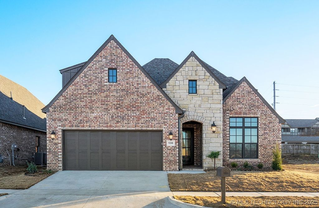 9208 E 62nd Court S, Tulsa, OK 74133