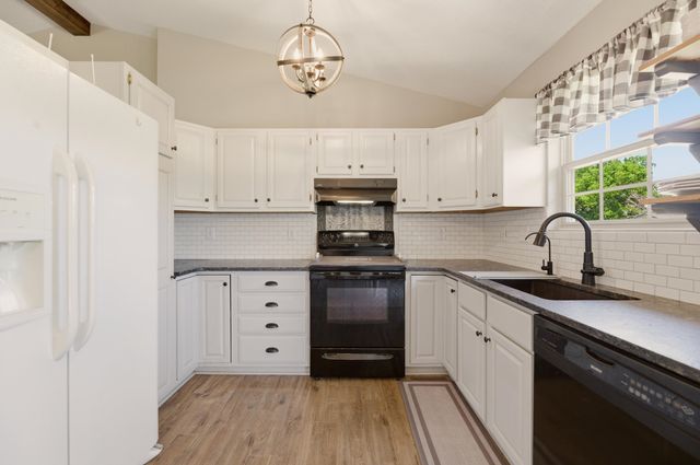 400 E Gordon Bennett Dr., Haysville, KS 67060