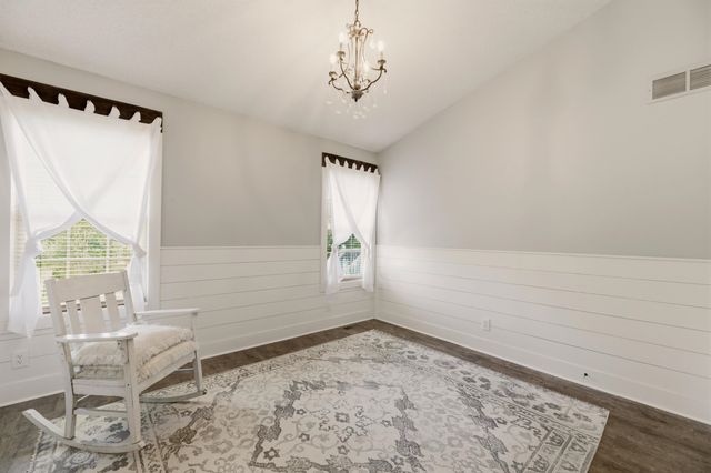 400 E Gordon Bennett Dr., Haysville, KS 67060