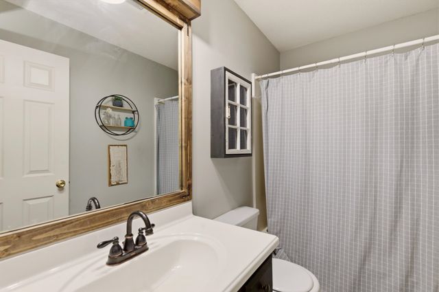 400 E Gordon Bennett Dr., Haysville, KS 67060