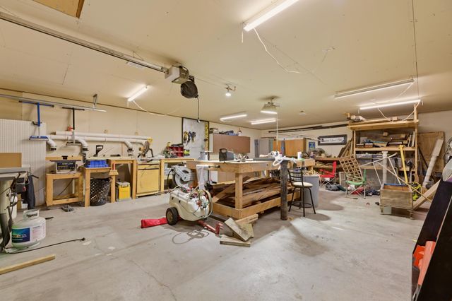 400 E Gordon Bennett Dr., Haysville, KS 67060