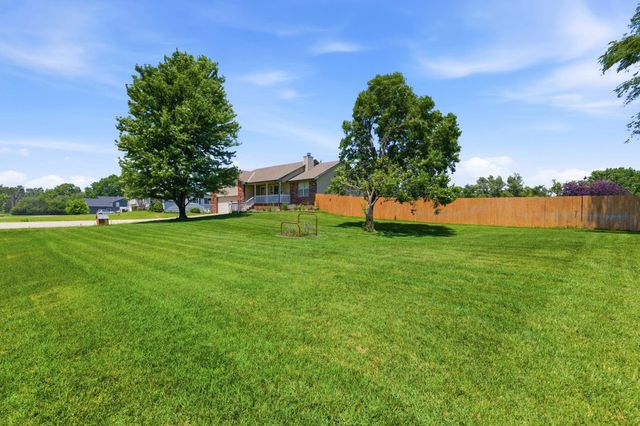 400 E Gordon Bennett Dr., Haysville, KS 67060